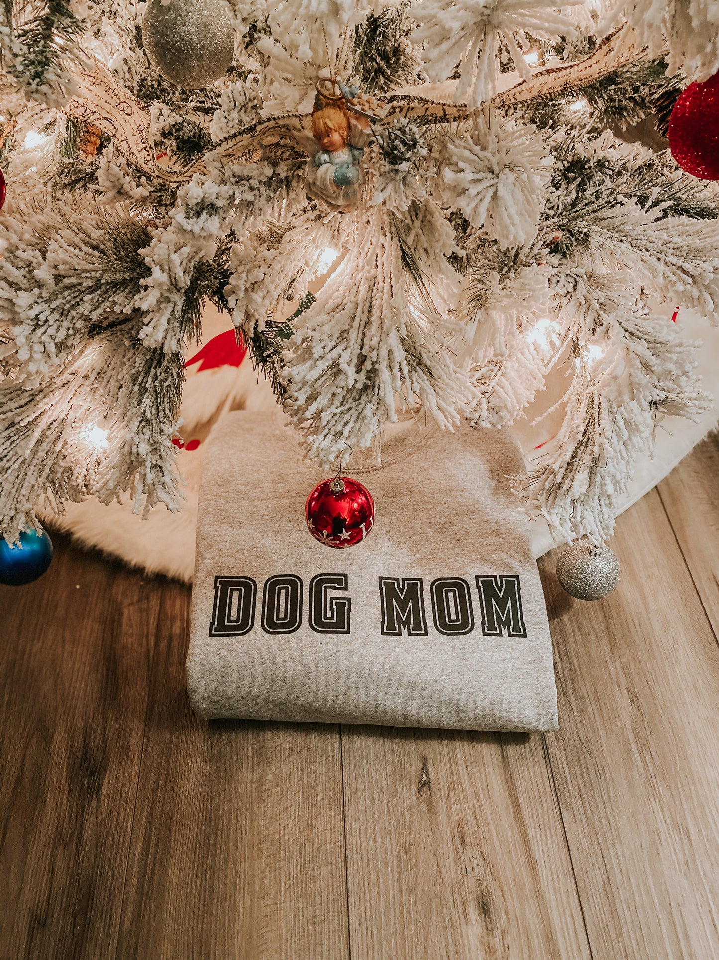 DOG MOM Crewneck Sweater